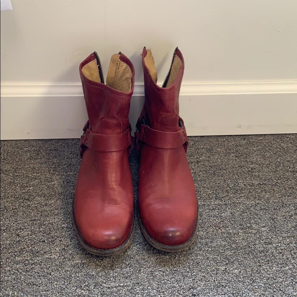 Phillip harness short Frye boots